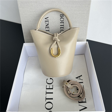 bottega veneta liberta leather bucket bag #815244